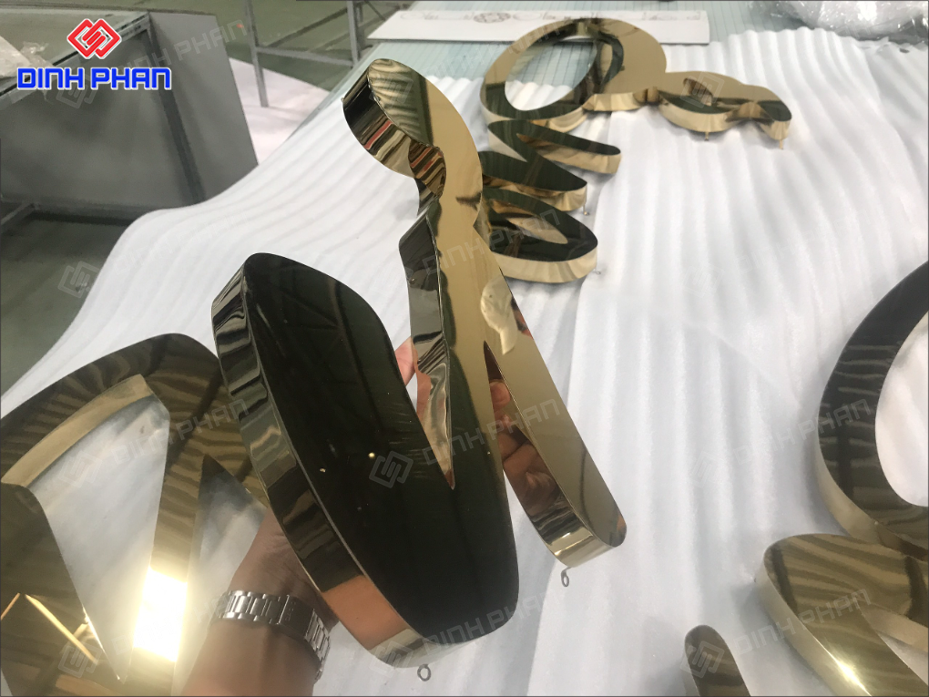 Cách vệ sinh chữ inox