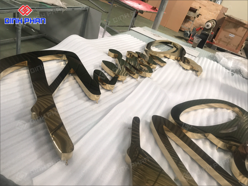 Cách vệ sinh chữ inox