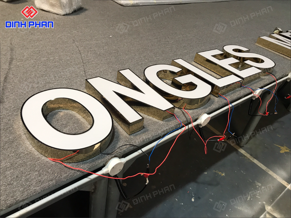 Cách vệ sinh chữ inox