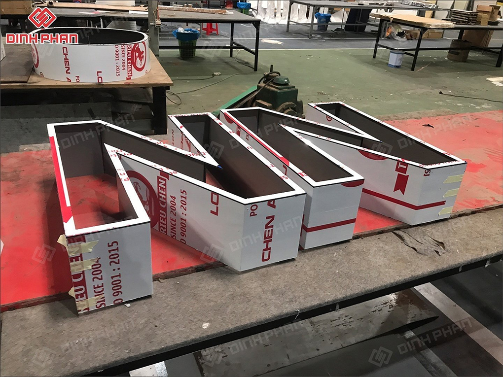 Giá bảng hiệu alu chữ nổi