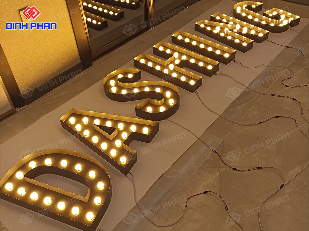 Giá bảng hiệu chữ nổi đèn LED