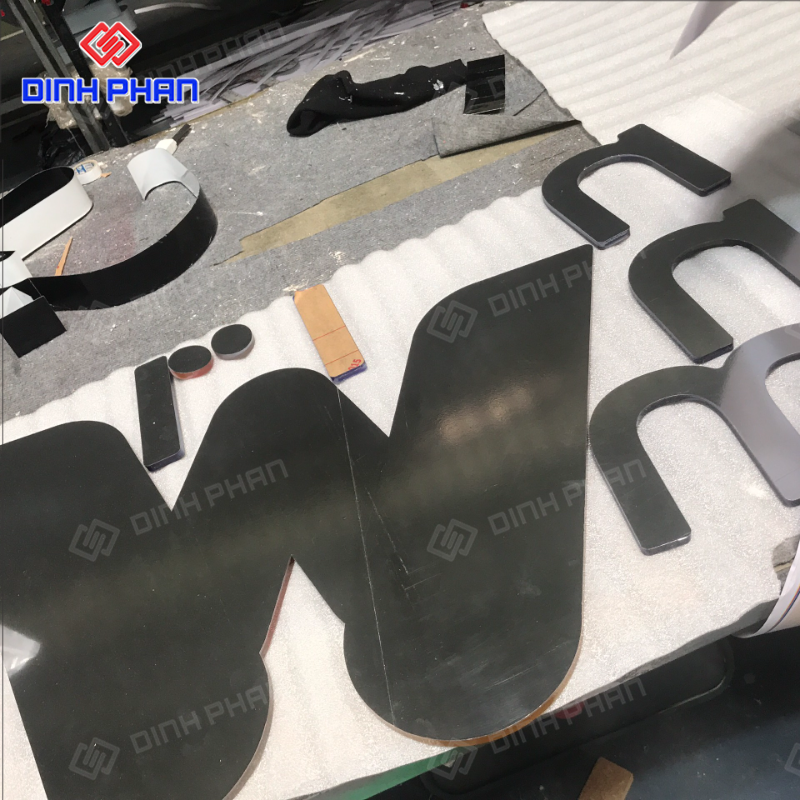 Gia công chữ nổi alu