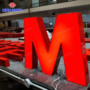Biển alu chữ nổi mica