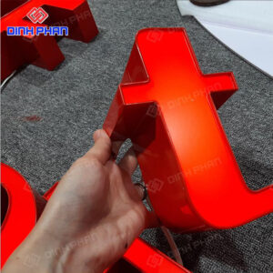 Biển alu chữ nổi mica