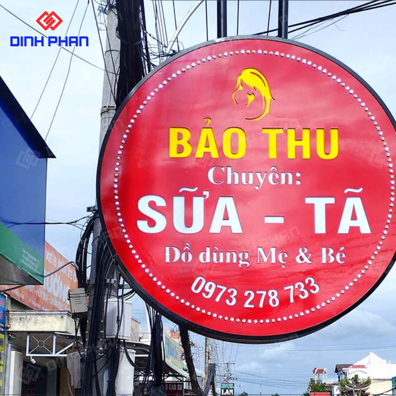 Hộp đèn chữ nổi