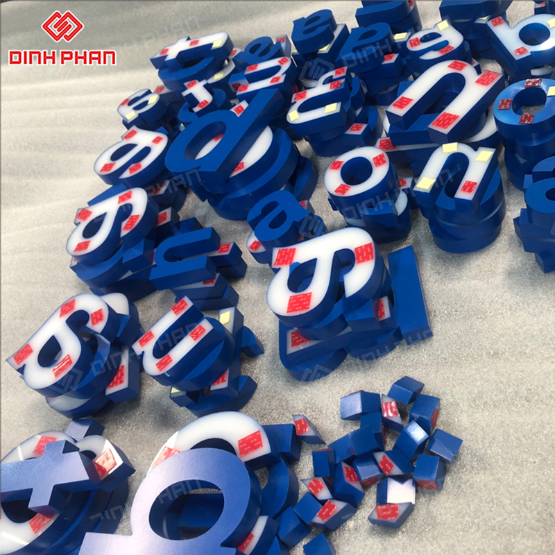 Bảng hiệu mica chữ nổi