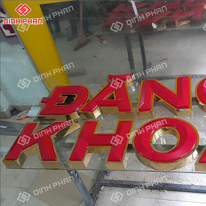 Bảng hiệu mica chữ nổi