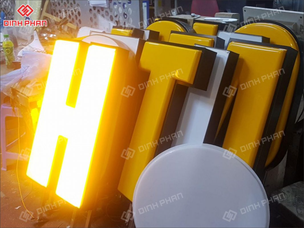 Cắt chữ mica theo yêu cầu