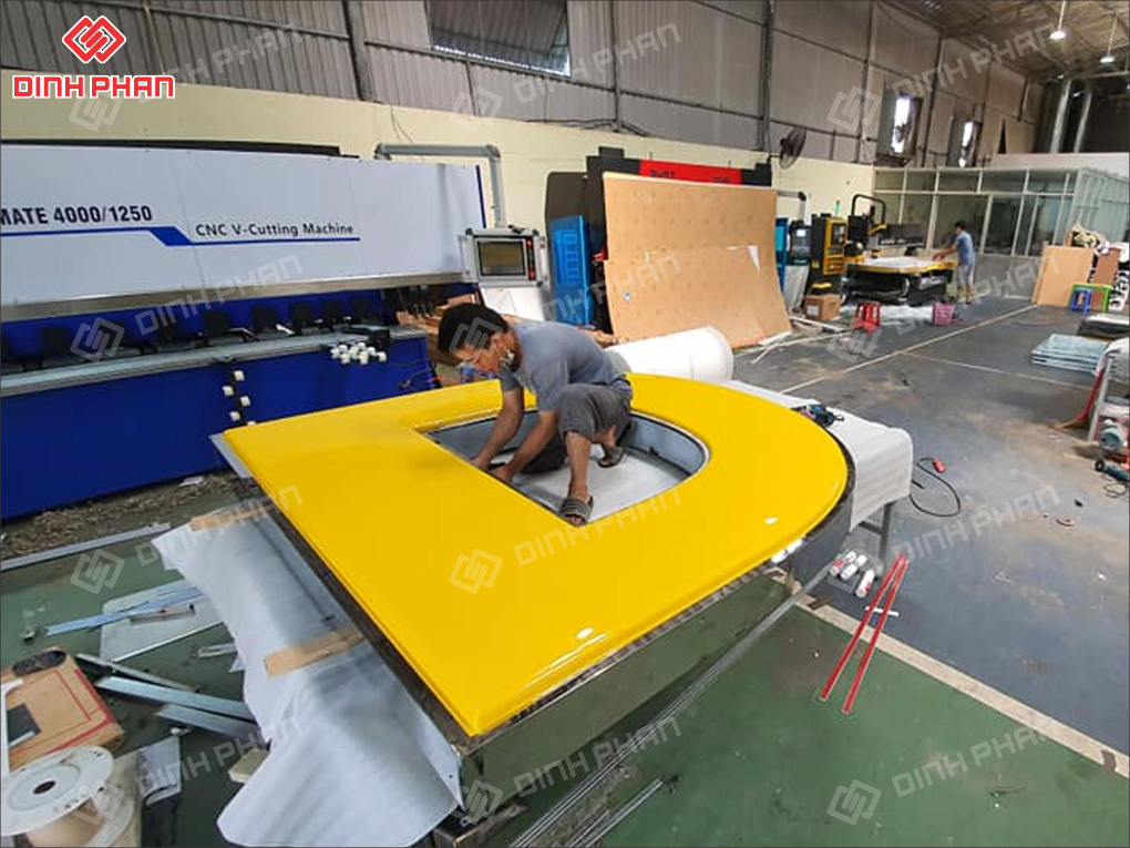 Cắt chữ mica theo yêu cầu