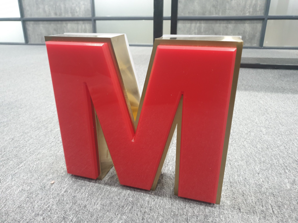 Cắt chữ mica theo yêu cầu