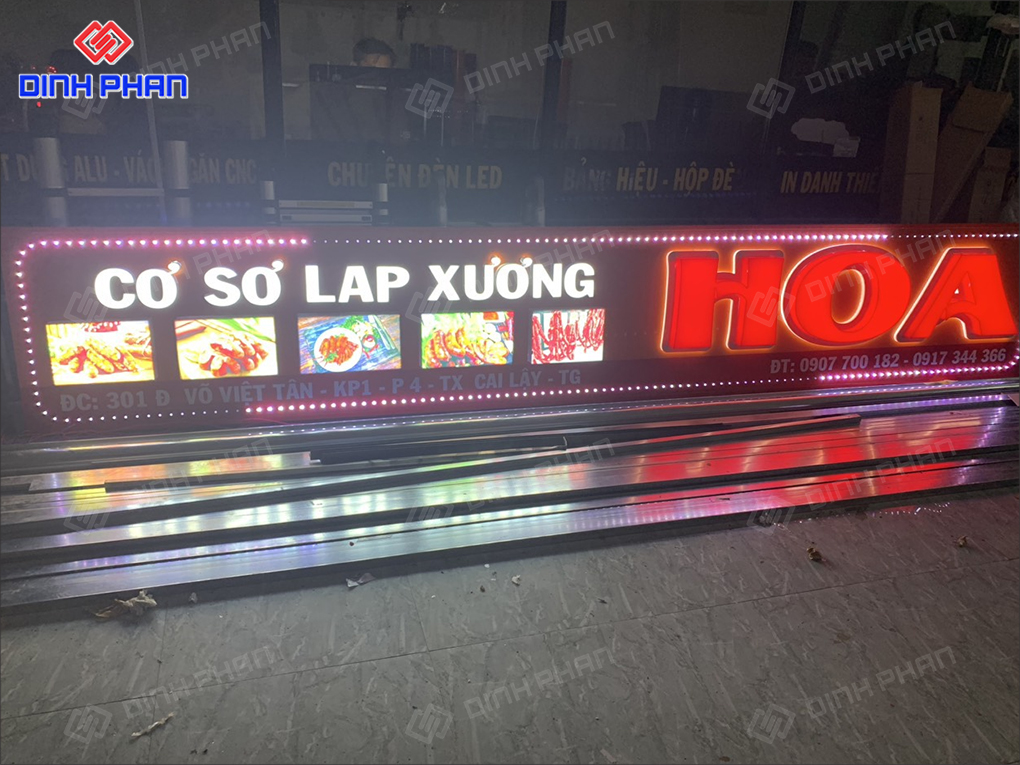 Giá chữ nổi mica gắn đèn LED