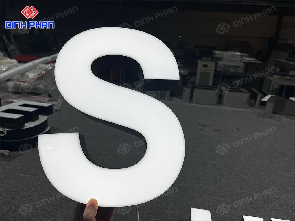 Chữ Mica Sáng Mặt